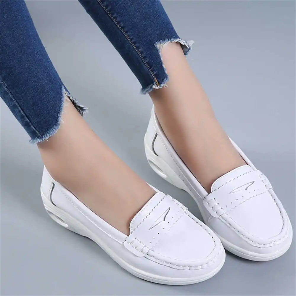 Thick Sole Slipon White Traine - Luxury Lifestyle Grooming Lounge recensie en prijs