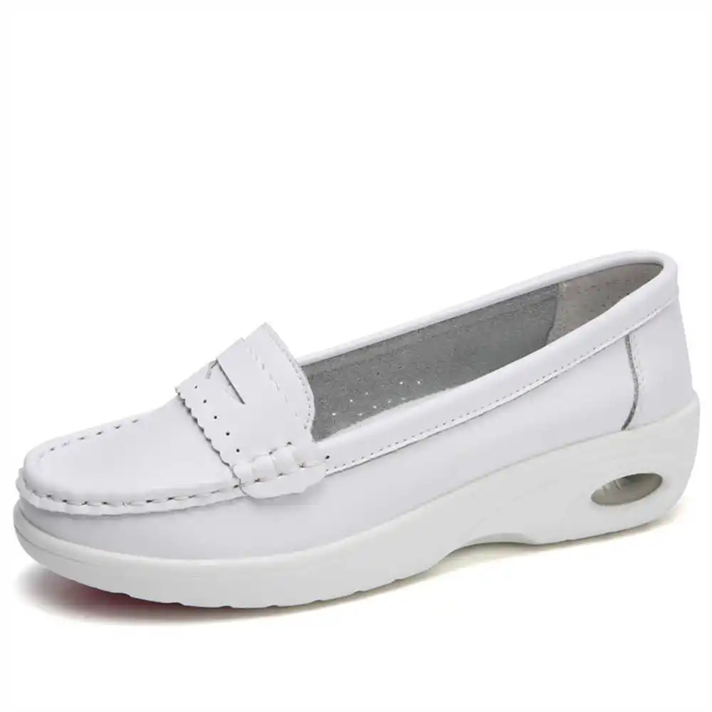 Thick Sole Slipon White Traine - Luxury Lifestyle Grooming Lounge recensie en prijs