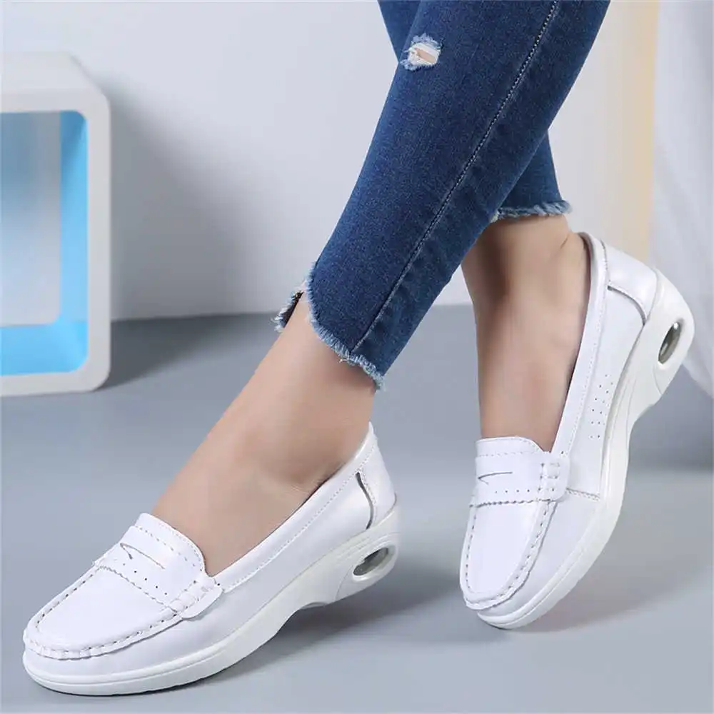 Thick Sole Slipon White Traine - Luxury Lifestyle Grooming Lounge recensie en prijs